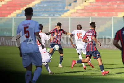 Varela, ancora una volta tra i peggiori (foto Massimo Todaro)