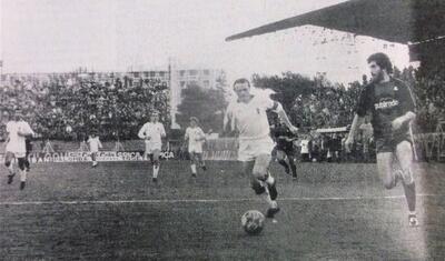 Il rossoblu Tanzi e il capitano peloritano Ceccarini in Taranto-Messina 2-0 del 08/01/84 in C/1