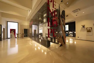 Ingresso del MArTA allestito per la mostra dedicata a Penelope