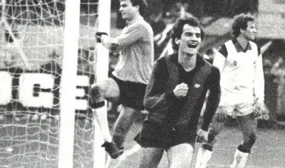 Franco Baresi alle spalle dell’esultante Bortolo Mutti