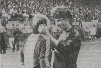 Taranto-Benevento del 22/01/84: Vito Chimenti autore del gol decisivo, esulta con Fracas
