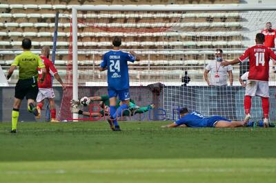 La parata salva risultato di Baiocco, portiere della Paganese