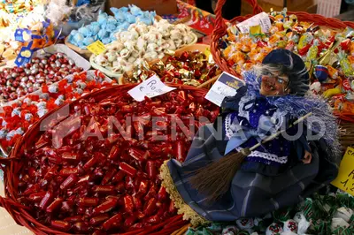 Il Mercatino della Befana (foto Todaro/AntennaSud)