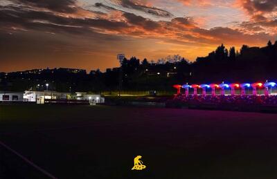 Una suggestiva veduta notturna dello stadio Curcio di Picerno (foto Az Picerno)