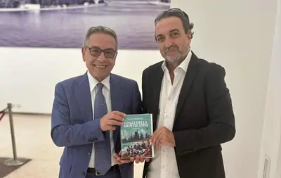 Marchinonna (a sx) con l’editore Dellisanti