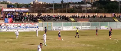 Il calcio d'inizio di Paternò Real Siracusa (foto Paternò calcio)