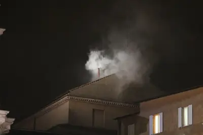 conclave fumata bianca