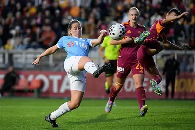 Lucy Ashworth-Clifford e Lazio Women - Via onefootball (Photo by Marco Rosi - SS Lazio/Getty Images)