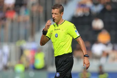 Arbitro Massa - Via onefootball (Photo by Gabriele Maltinti/Getty Images)