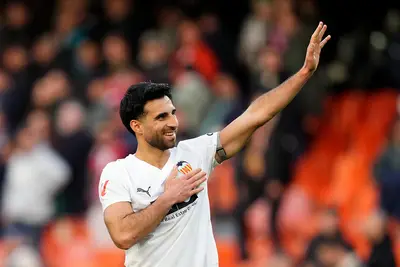 Eray Comert - Via onefootball Photo by Alex Caparros/Getty Images)