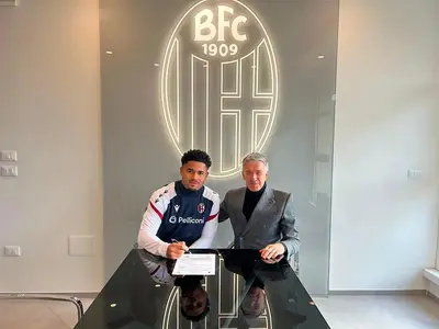 Sohm con Fenucci al momento della firma col Bologna - credits: www.bolognafc.it