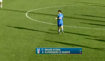 Il centrocampista della Fiorentina Davide Atzeni