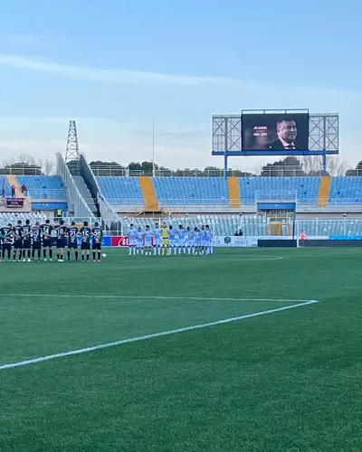 Il minuto di silenzio per Joe Barone in occasione del match di Serie C fra Pescara e Pontedera
