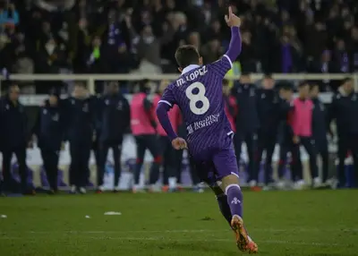 Maxime Lopez esulta dopo il rigore segnato al Bologna. Foto: Fiorentinanews.com