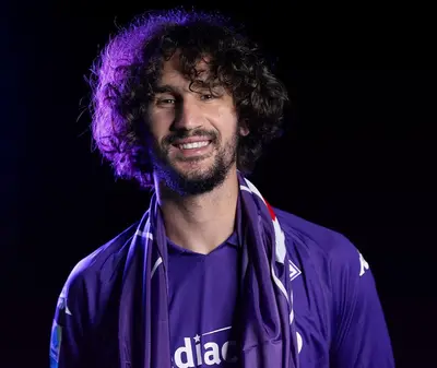 Yacine Adli con la maglia viola. (da Instagram: @acffiorentina)