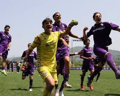 La Fiorentina Under 15 festeggia l'approdo in finale Scudetto. (da Instagram: @acffiorentina)