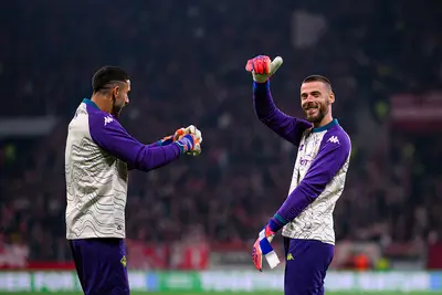 Lezzerini si riscalda assieme a De Gea