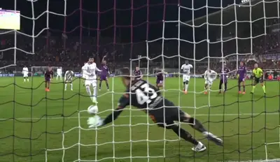 De Gea para il rigore di Hernandez in Fiorentina-Milan