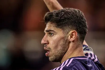 Manor Solomon in primo piano