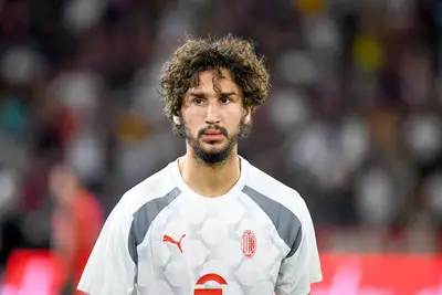 Il centrocampista francese del Milan, Yacine Adli