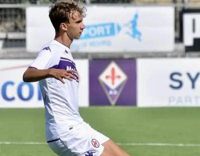 Il difensore viola Mirko Elia
