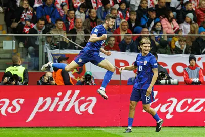 Il centrocampista dell'Inter, Petar Sucic, segna con la Croazia