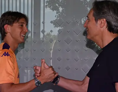 Alessandro Ferrari saluta Jacopo Fazzini. (da Instagram: @acffiorentina)