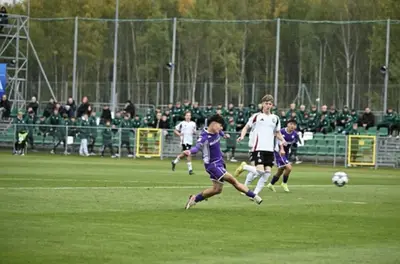 Mazzeo segna il momentaneo gol dello 0-1 viola