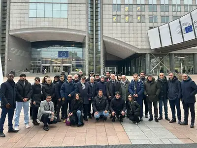 Foto di gruppo della delegazione dem di Cutro a Bruxelles