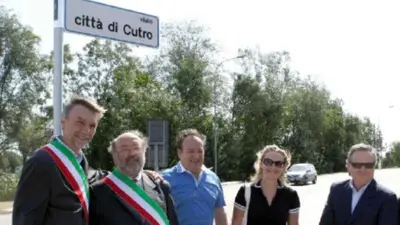 L'intitolazione della via con i due ex sindaci Delrio e Migale