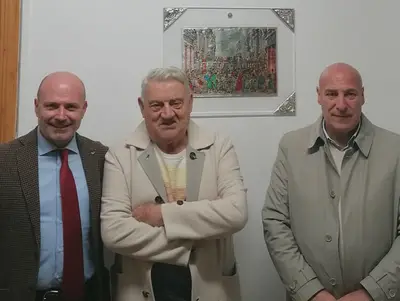 Da nistra: Corigliano, Sacco e Voce. Alle spalle la reinterpretazione dell'opera di Veronese