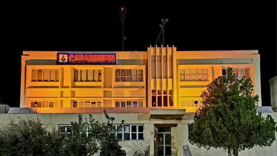 Comando provinciale dei carabinieri di Crotone illuminato per "Orange the World"