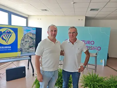 Da sinistra: Giuseppe Martino e Franco Turano del Comitato cittadino aeroporto Crotone