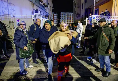 La neonata è stata riportata indietro a bordo di un'ambulanza