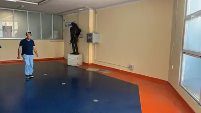 Il lugo vacante dove prima erano allocati i distributori automatici al piano terra dell'ospedale
