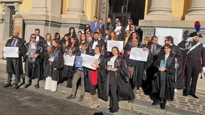 Magistrati in protesta davanti alla sede della Corte d'appello di Catanzaro