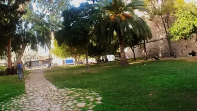 La presenza di senza fissa dimora nel parco durante le ore diurne
