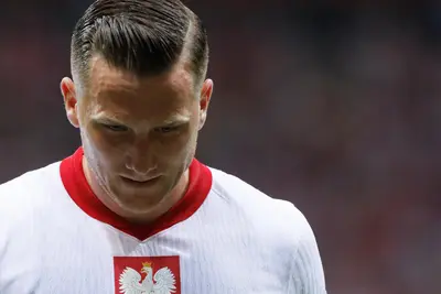 Piotr Zielinski con la maglia della nazionale