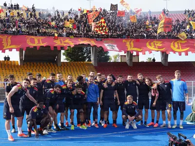 la squadra sotto la curva nord