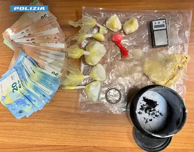 foto materiale sequestrato