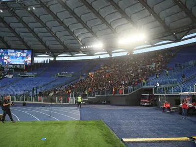 tifosi del Lecce all'olimpico