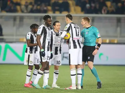 lecce-udinese arbitro bonacina litigio rigore lucca