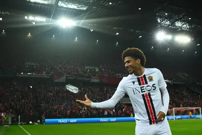 Jean-Clair Todibo con la maglia del nizza