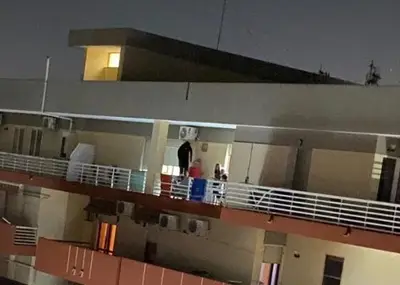 la scena ripresa da un telefono