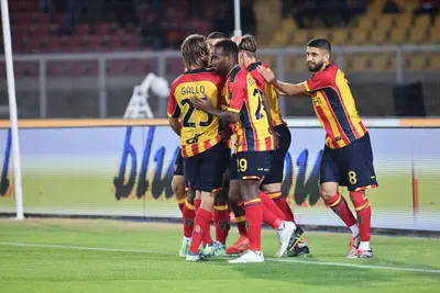 lecce-verona esultanza dei giallorossi dopo il gol