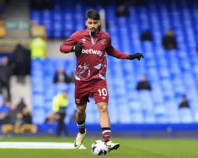 lucas paquetà con la maglia del west ham