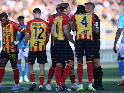 Lecce-Napoli protesta arbitro massa