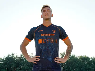 Pierret terza maglia Lecce