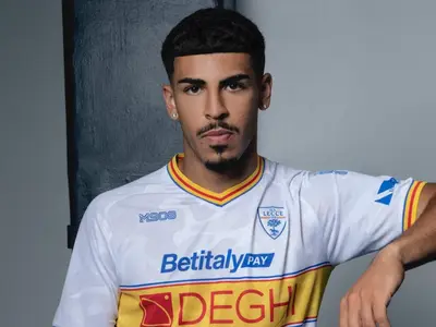 danilo-veiga-indossa-la-seconda-maglia-lecce