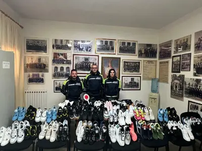 Gli agenti della Polizia locale di Nardò che hanno effettuato il sequestro